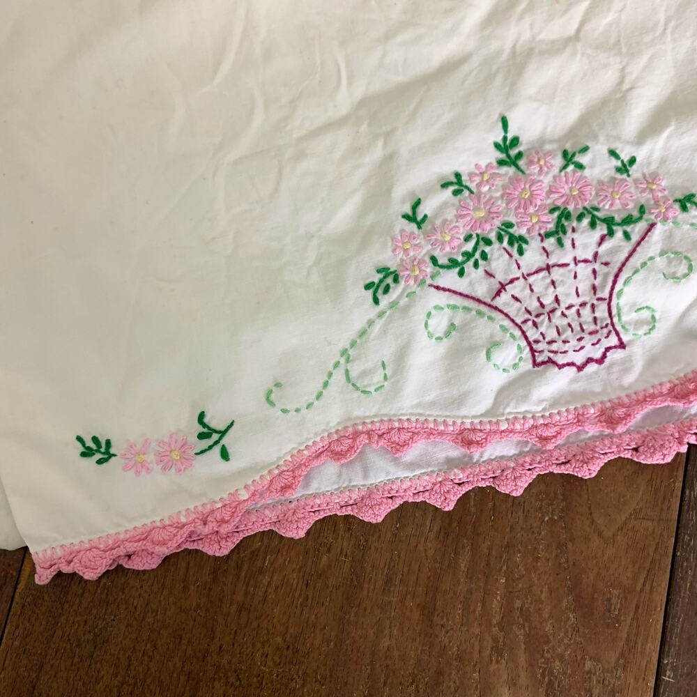 Vintage‎ hand embroidered pink green floral basket STANDARD pillow case - Picture 2 of 9